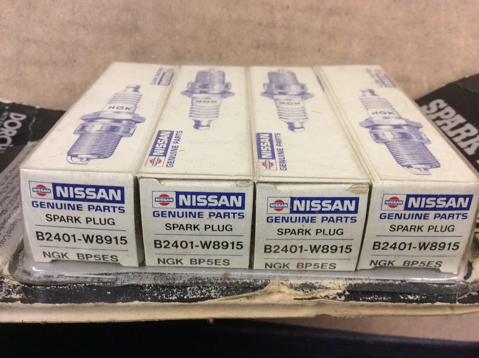 Nuevas bujías OEM Nissian B2401-W8915 - Paquete de 4 Foto 4 de 4