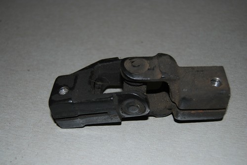 Kreuzgelenk der Lenksäule unten am Lenkgetriebe Jaguar XF 2008 gebraucht