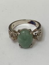 Gorgeous Sterling Silver Green Stone Ring Size 8