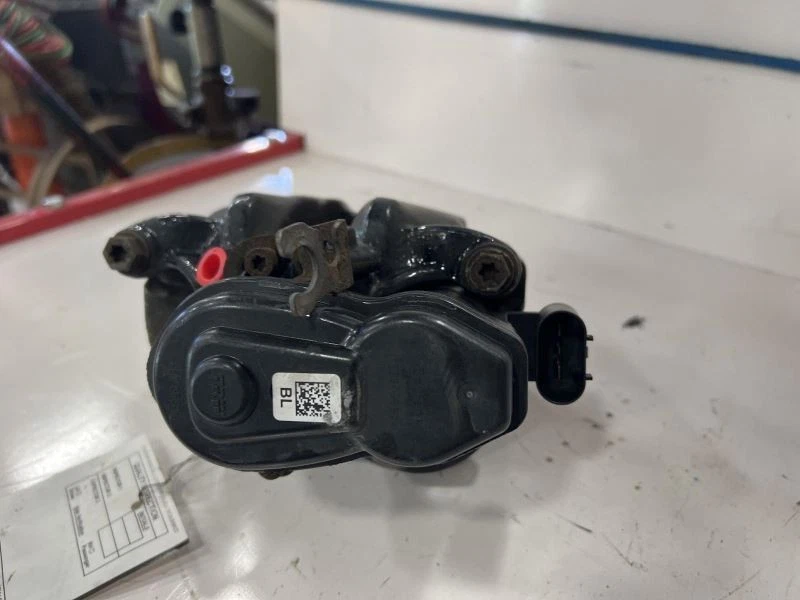 Driver Caliper Rear With Package M Sport Fits 12-19 BMW 640i 744083 - Image 3 of 4