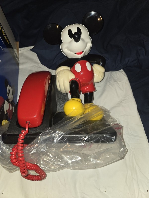 Walt Disney Mickey Mouse Phone 1990 AT&T Collectable with Original Box & Manual.
