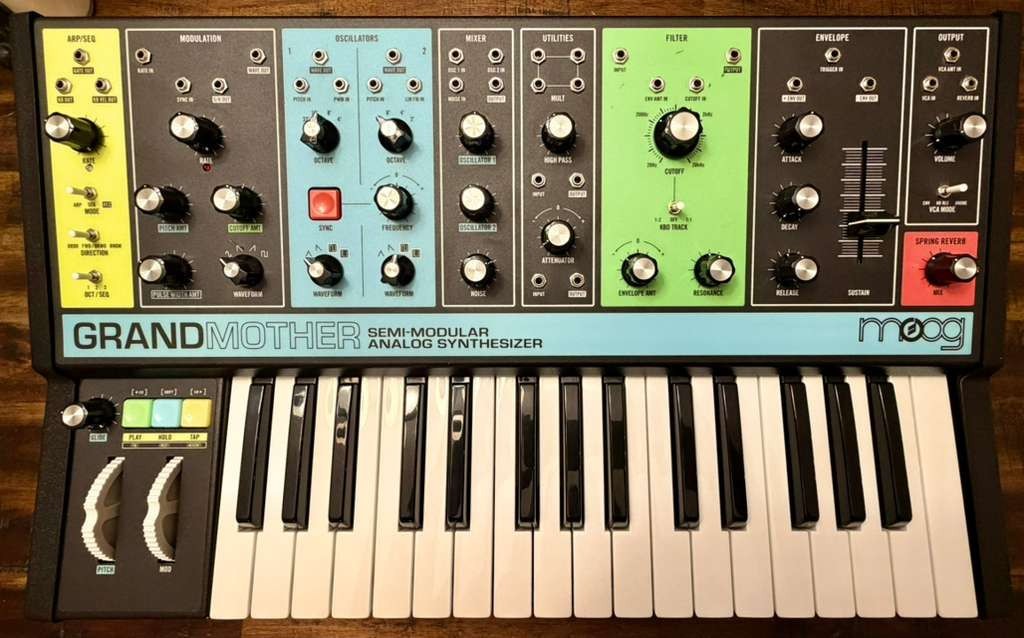 MOOG Grandmother 32-key semi-modular Analog Synthesizer