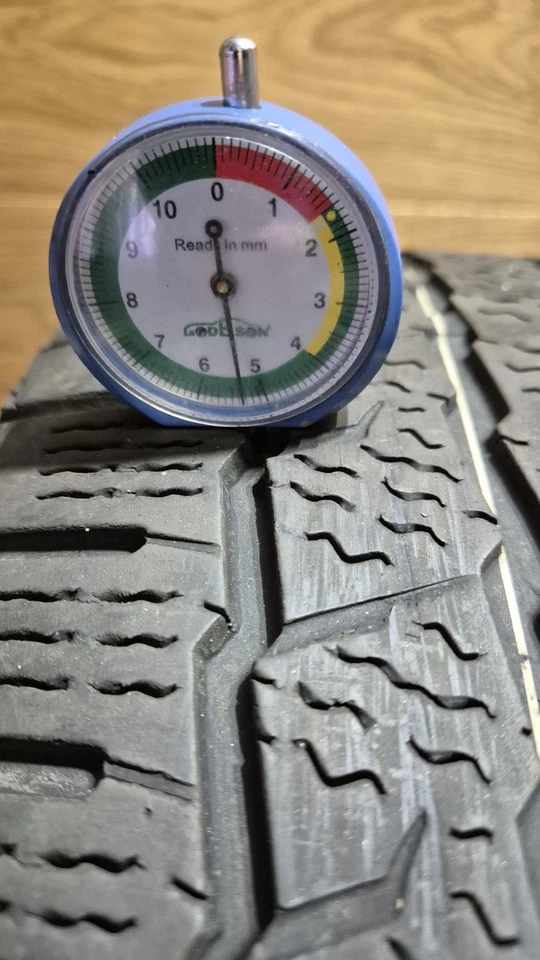 2x Winterreifen Maxxis Vansmart Snow WL2 3PMSF 205/60 R16C 100/98T DOT 2623 - Bild 3 von 4