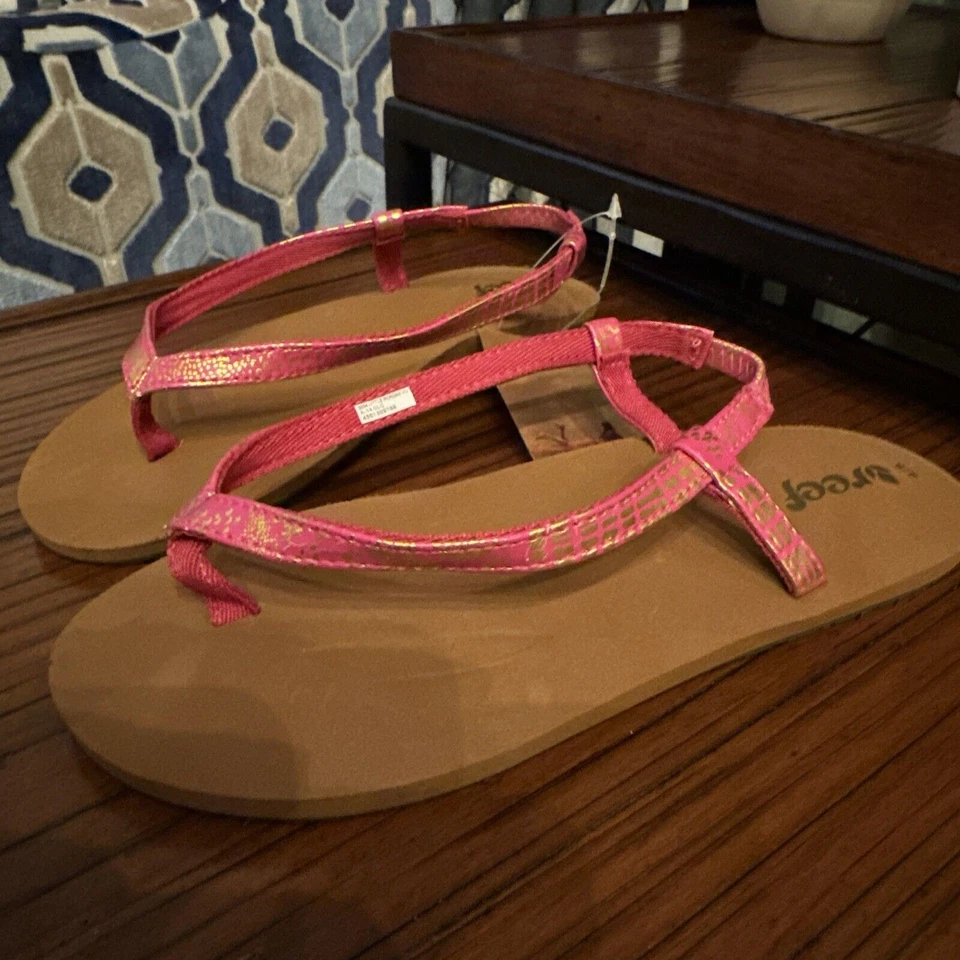 Nuevas Sandalias Abatibles Niñas Little Ronday Vu Reef 4/5 Jóvenes Niñas Grandes Oro Rosa Foto 4 de 4