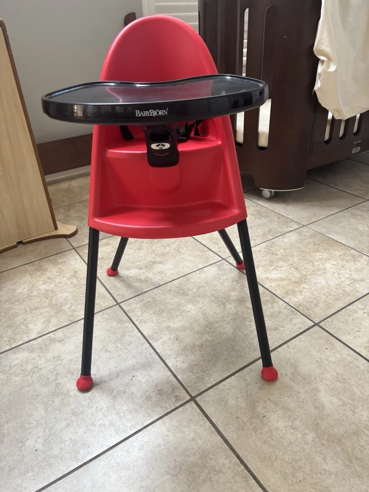 Silla alta plegable Baby Bjorn, roja Foto 3 de 4