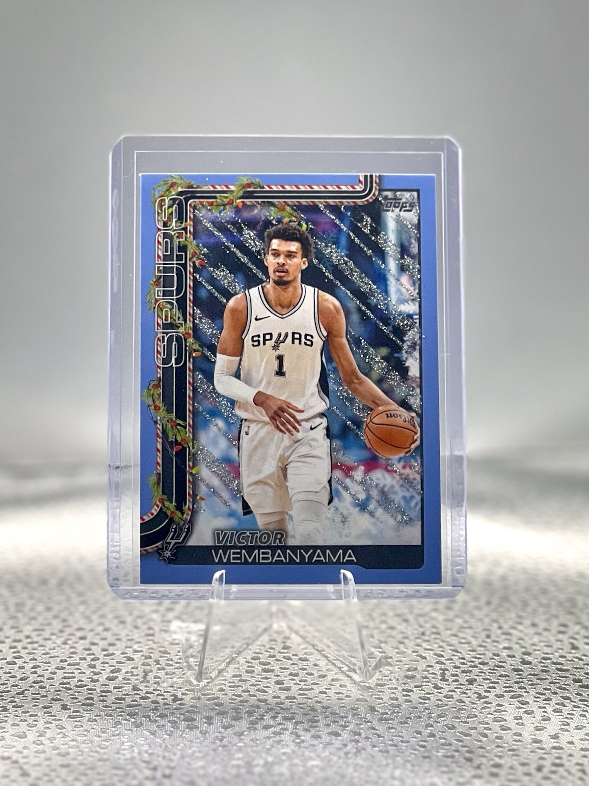 2025-26 TOPPS HOLIDAY  VICTOR WEMBANYAMA - LIGHT BLUE & WHITE GLITTER #H156