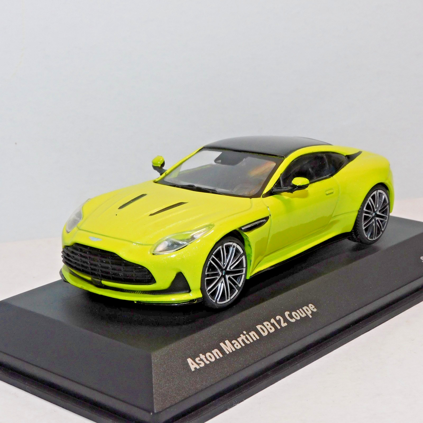SOLIDO ASTON MARTIN DB12 COUPE 2023 LIME ESSENCE 1/43 S4315703