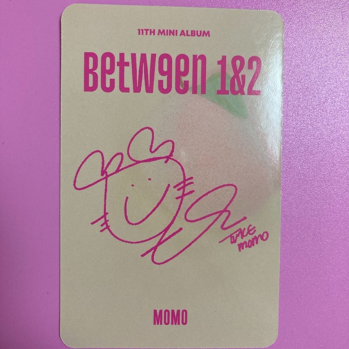 アメリカ TWICE SHOP限定 BETWEEN 1&2 サイン モモ Official Momo Photocard Twice 11th Mini Album Between 1 & 2