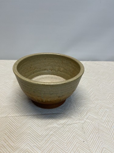 Vintage Hand Thrown Pottery Bowl. Small . Signed - Picture 2 of 4