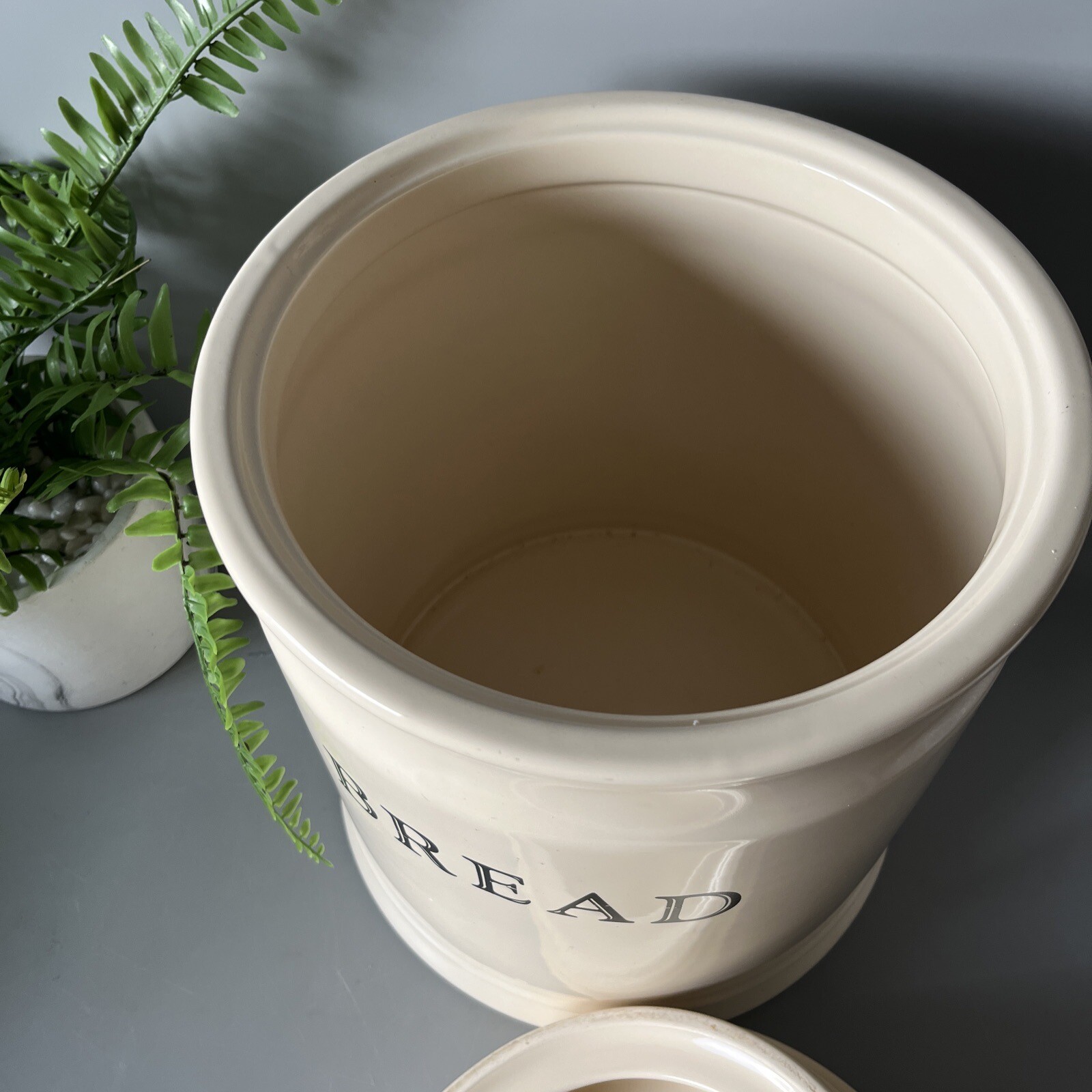 VINTAGE HAND CRAFTED CREAM CERAMIC BREAD CROCK BREAD BIN BLACK