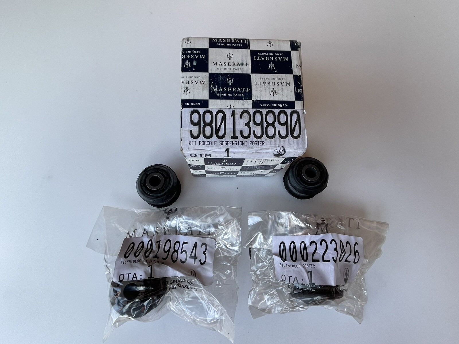 GENUINE MASERATI 2003-12 Quattroporte Rear Suspension Bushing Set of 4 980139890