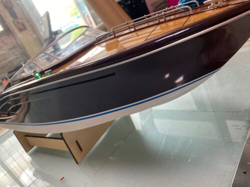 Riva R/C Yacht Almost Ready to play - Picture 4 of 12