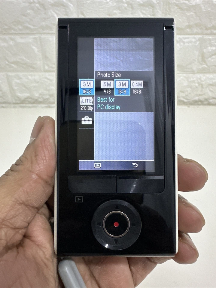 Sony Bloggie MHS-FS1 HD Digital Still Camera Video Camcorder USB 5MP - White - Image 2 of 4