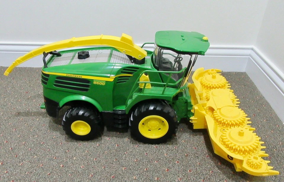 John Deere Big Farm 8600 Forage Harvester With Header, Lights And Sound - Image 3 of 4