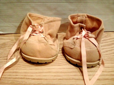 Hattie Furskins Bear Vintage 1986 Large Peach Ribbon Laced Boots. EX