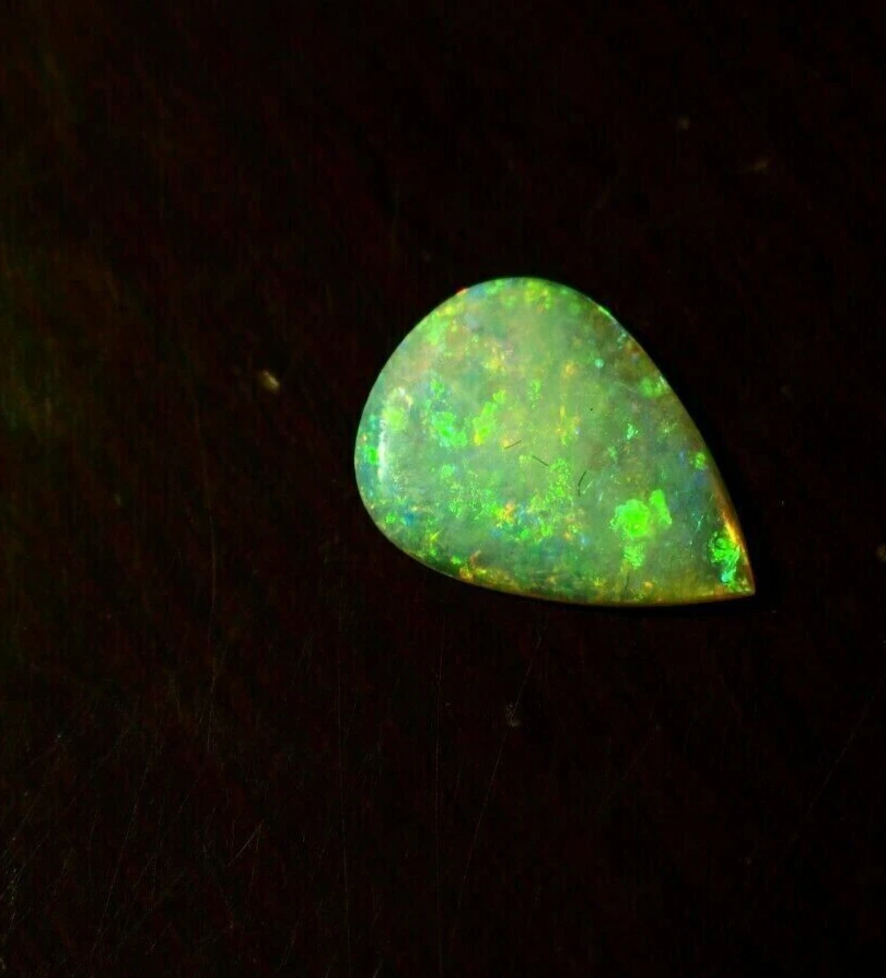 Ópalo australiano Lightning Ridge sólido de 3,22 quilates 18 x 13 x 2,4 mm Foto 4 de 4