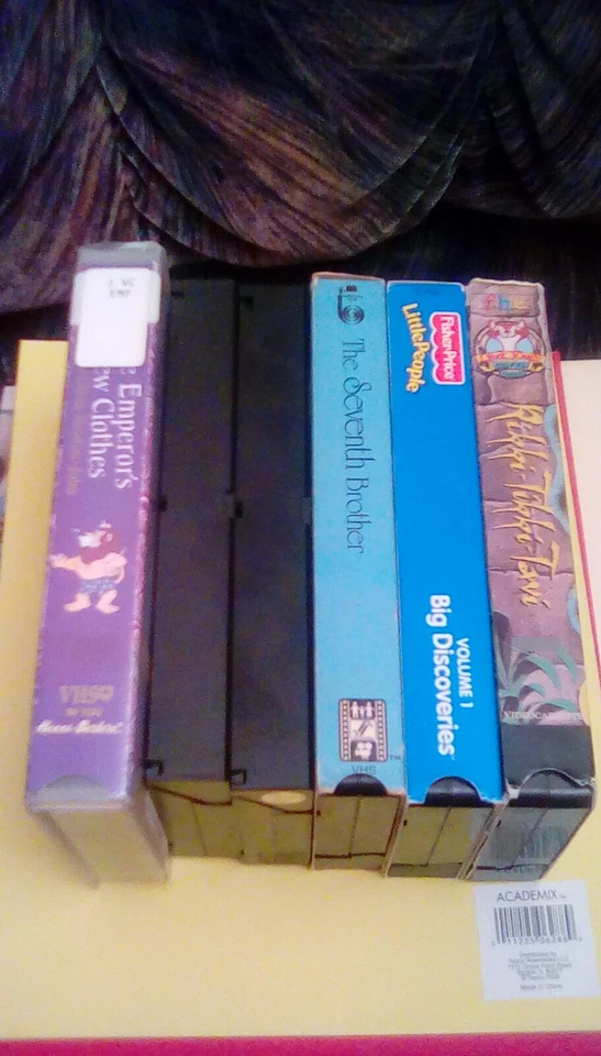 Kids (6) VHS Lot Rikki-Tikki-Tavi / Jungle Book / Winnie the Pooh Little People - Image 3 of 4