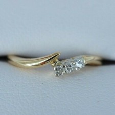 14k Yellow Gold Diamond Wedding Band