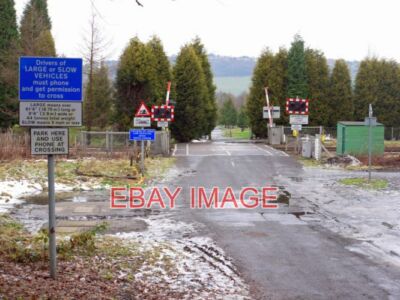 FOTO BAHNÜBERGANG CLARA VALE DER BAHNÜBERGANG BIETET ZUGANG ÜBER DIE EISENBAHN