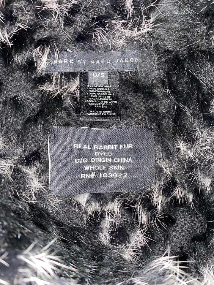 Chaleco de piel de conejo Marc by Marc Jacobs negro y gris, talla O/S Foto 4 de 4