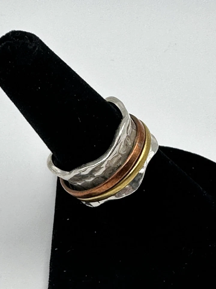 Anillo giratorio vintage de plata esterlina texturizada con bandas de latón y cobre talla 8 Foto 3 de 4