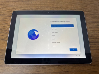 Microsoft  | Surface Go  | Pentium 4415Y @ 1.60 | 8GB RAM | 128GB SSD | *Read*