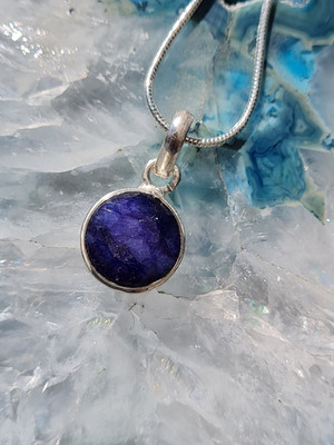 Gift Set: Sapphire Pendant in Silver plus Silver Chain (H105)