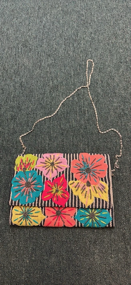 Bolso de Mano America & Beyond Azul Marino y Blanco Rayas/Flores Tropicales Brillantes 