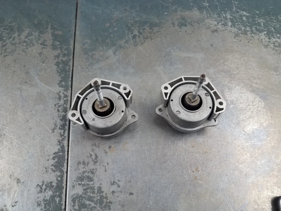 Porsche 911 997 2007 soportes de motor turbo #4019 VV3 Foto 2 de 4