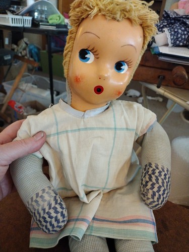 Vintage (1940's?) Plastic Face & Cloth Sewn Doll 20" Girl  - Bild 2 von 7