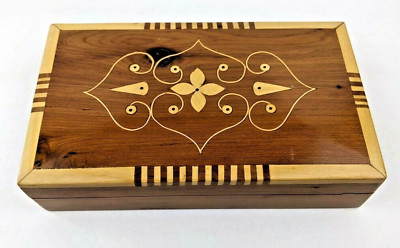 Fine Vintage Hand Crafted Cedar Inlaid with Maple Wood 8'' Jewelry Keepsake Box