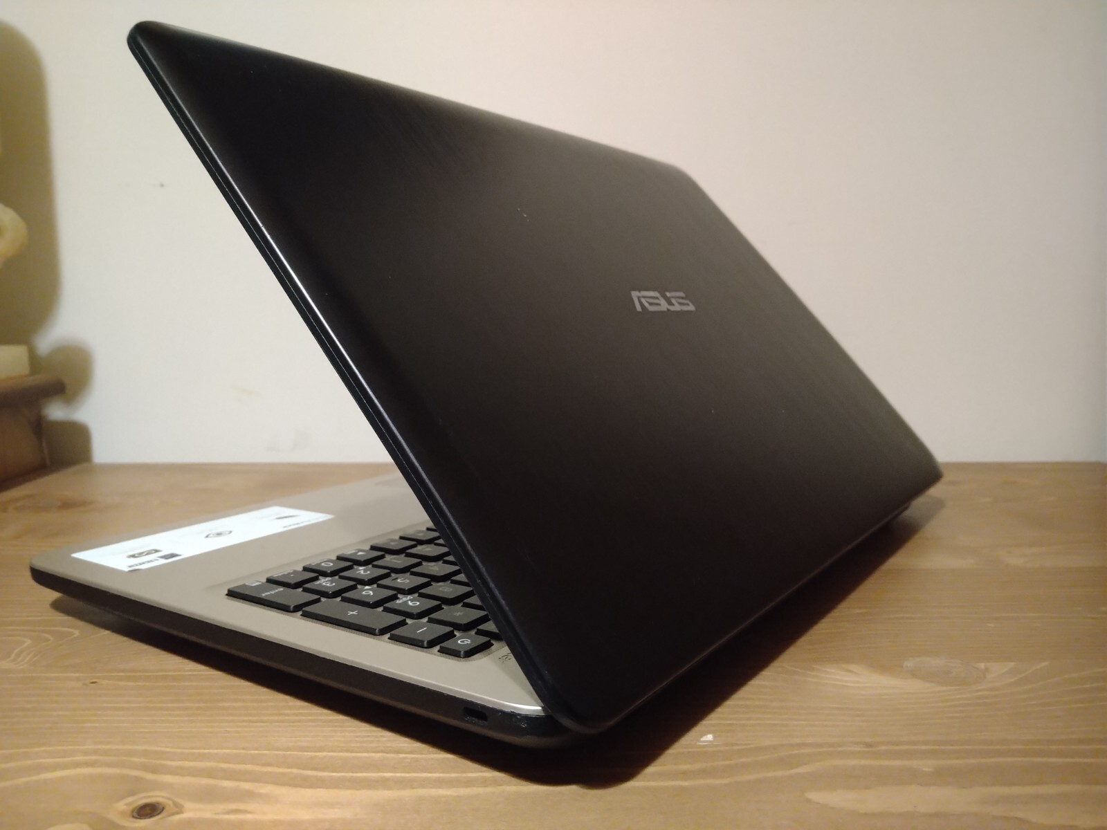 Asus Vivobook X540NA GQ232T Intel Pentium N4200 4GB 240GB SSD Windows 11 Laptop - Picture 10 of 23