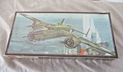 AMT North American B-25C Medium Bomber Kit A-645:130 New in Box  Airplane Kit