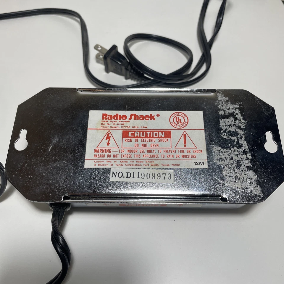 Untested Radio Shack 15-1113B 20dB Signal Amplifier UHF/VHF/FM  1117VAC 60 Hz - Image 4 of 4