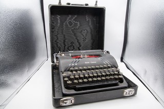 Vintage 1947 Smith Corona Silent (4S) Portable Manual Typewriter With Case