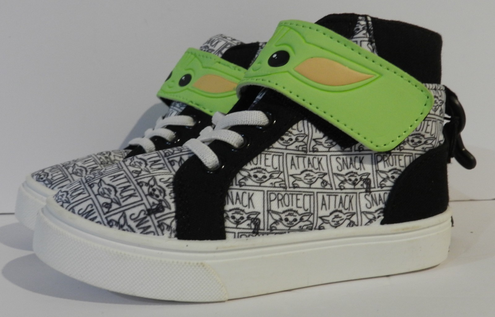 Sneakers Size 9