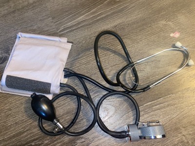 Omrom Instruments  Sphygmomanometer / Blood Pressure Cuff/Guage W/ Stethoscope