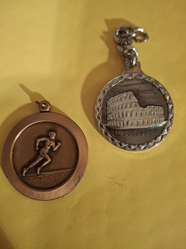 TWO MEDALLION,  1 BRONZE RUNNER AND 1 IL COLOSSEO, THE COLLISEUM