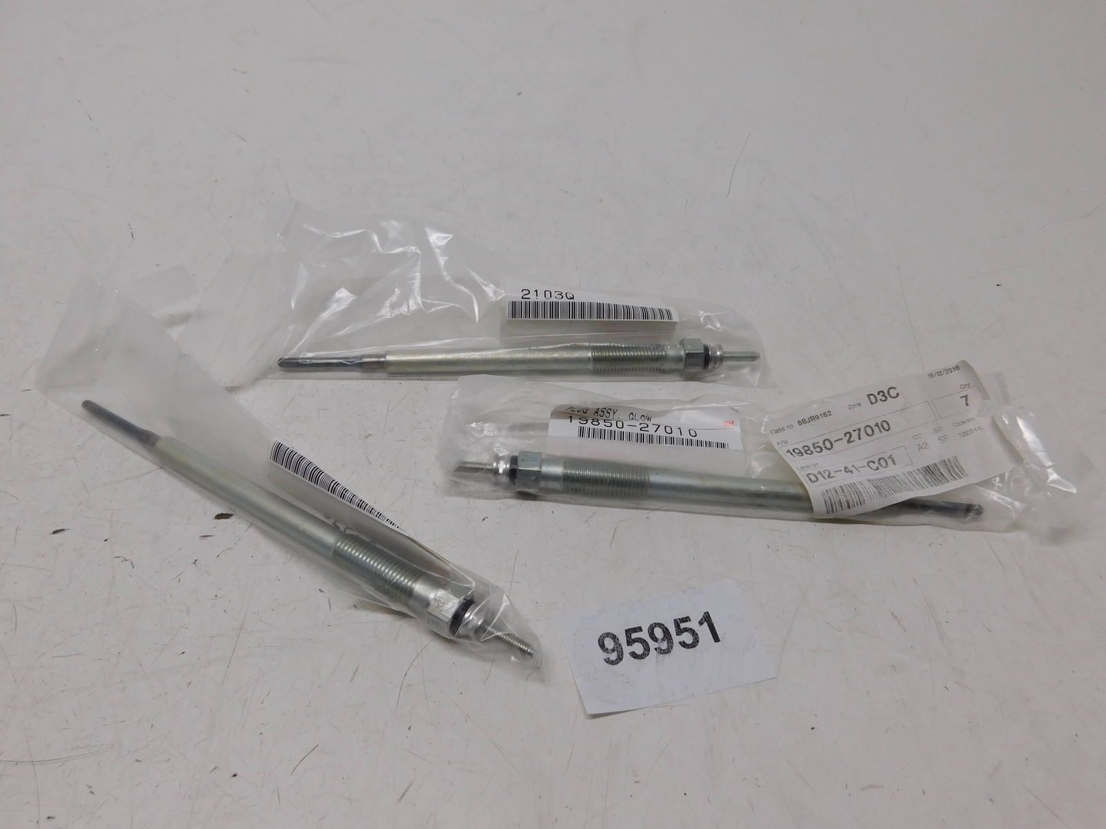 Glow Plug Original for Toyota Avensis Corolla Hiace 1985027010