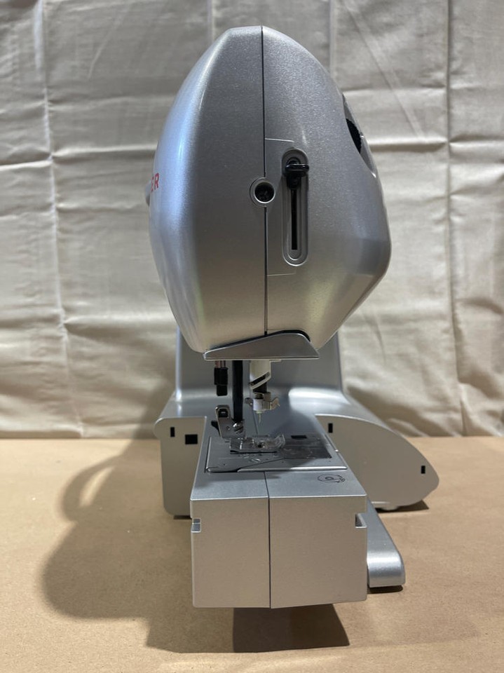 SINGER Special Edition Computerized Portbale Sewing Machine LCD