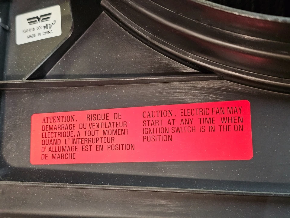 Conjunto de ventilador de refrigeración del motor Dorman 620-018 para Chrysler Town & Country 2001-2005 Foto 3 de 4