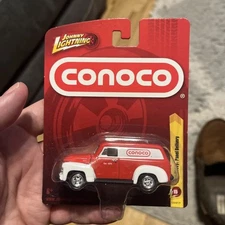 Johnny Lightning Red Cards 1950 Chevy Panel Delivery red/white Conoco