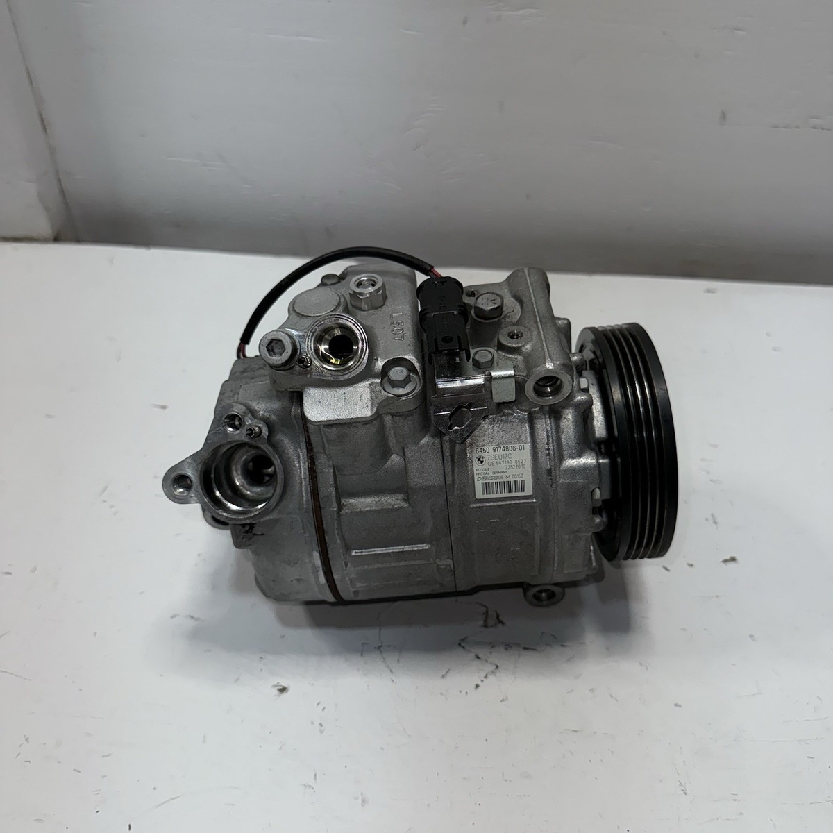 06-10 BMW E60 E63 E64 E65 550 650 750 DENSO AC Compressor Pump