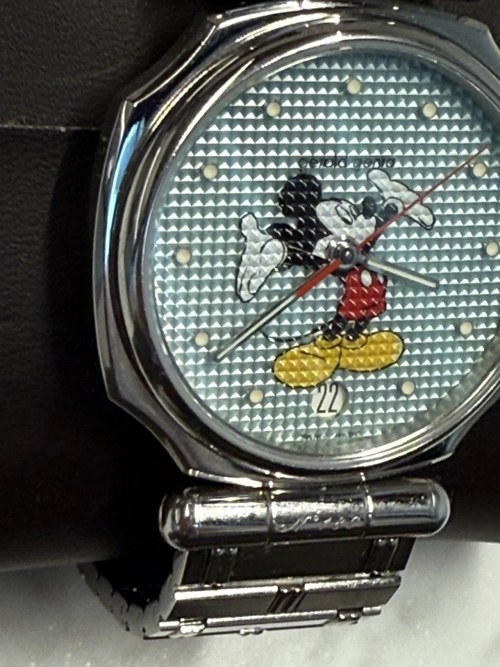 Gerald Genta Mickey Mouse Verde Pálido Ref. G3329.7 Acero Inoxidable (3681) Foto 4 de 4