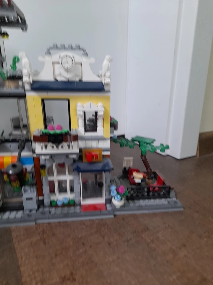 LEGO Creator 31097 Townhouse Pet Shop & Café, Foto 2 von 5