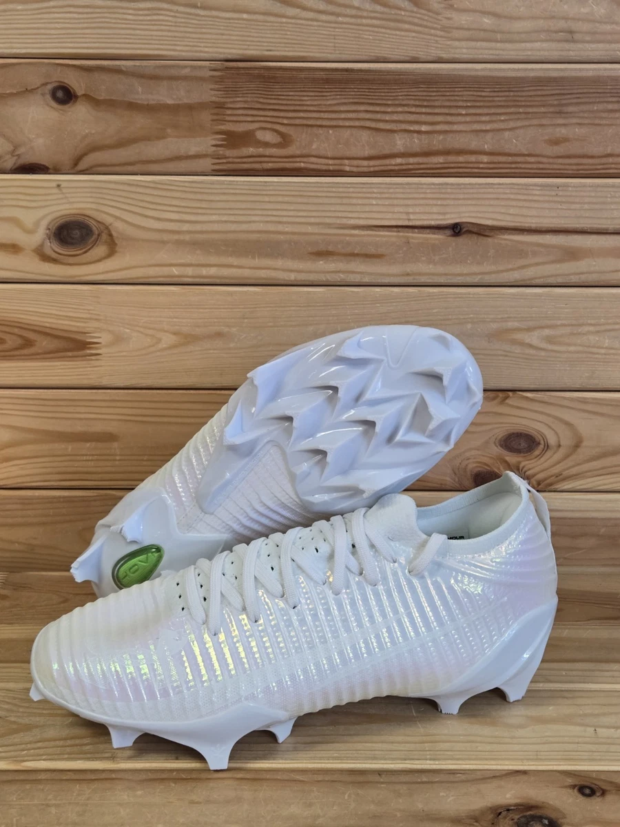 Preços baixos em 9 Branco Under Armour Chuteiras e Tênis de