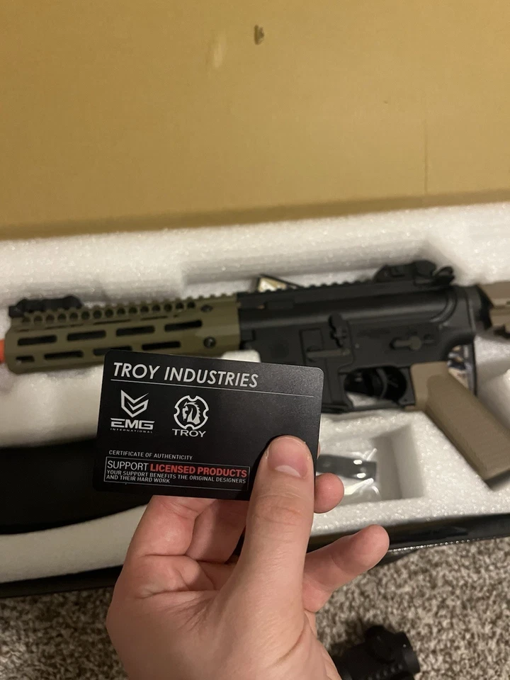 Airsoft Lot Troy Carbine Rifle And Salient Arms Auto Pistol And Accessories. - Image 4 of 4