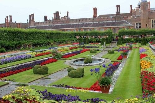 Photo 6x4 Hampton Court Palace - the East Pond Garden Surbiton Between th c2015