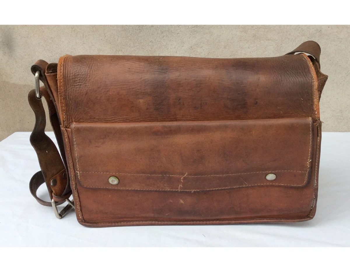 Sac de voyage en cuir marron d'inspiration vintage avec plusieurs poches - France