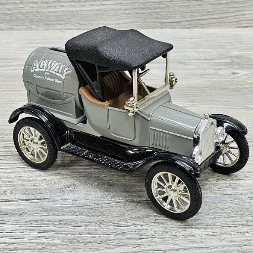 ERTL 1918 Ford Model T Runabout Barrel Car Agway Coin Money